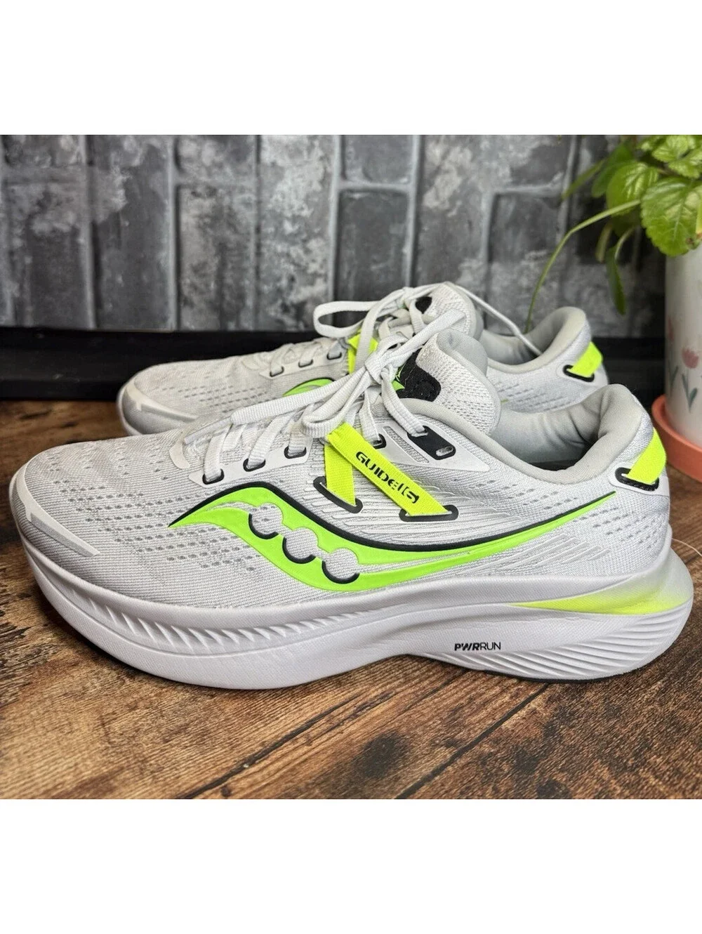 Saucony Guide 15 Gray/Neon Green Solid Low Top Lace-Up Men's Running Sneaker